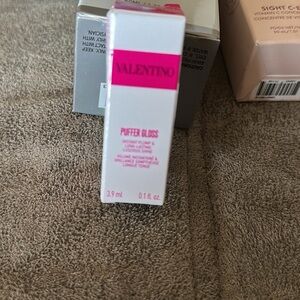 Valentino Puffer Gloss - Vibrant Pink